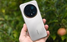 Rẻ hơn iPhone 17 Pro Max cả chục triệu, điện thoại này "không mua là tiếc": Pin 7.100 mAh, dùng được 7 năm