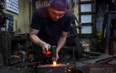 Trung Quốc nhìn hoành tráng nhưng yếu hơn tưởng tượng, Nhật Bản mà "rút phích cắm" là tụt hậu ngay 20 năm?