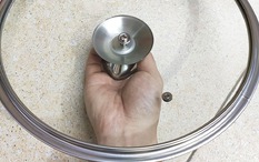 Công dụng của chiếc lỗ nhỏ trên nắp nồi inox