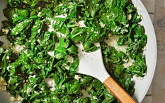 Loại rau nhiều sắt hơn cả thịt bò, được bán đầy chợ Việt: Không phải ai cũng biết để ăn