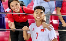 Video: Xúc động mẹ cầu thủ Lê Phát 3 năm ở trọ, rong ruổi khắp SVĐ chắp cánh ước mơ bóng đá cho con