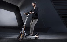 Xiaomi bán xe Scooter chạy 70km/lần sạc, có Apple Find My, giảm xóc xịn, thiết kế gập gọn