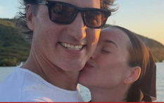 Katy Perry chia sẻ những khoảnh khắc trong kỳ nghỉ đầu tiên với cựu thủ tướng Canada