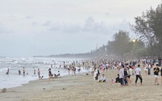 Tắm biển Mỹ Khê, 3 người trong gia đình bị đuối nước