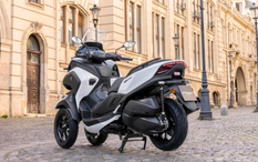 Yamaha ra mắt xe máy trang bị túi khí bảo vệ người lái