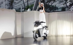 Không phải Honda, Yamaha hay BMW Motorrad, đây mới là chiếc xe máy điện tự cân bằng đầu tiên sản xuất hàng loạt