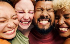 Báo cáo của Liên Hợp Quốc: Lý do khiến bạn không hạnh phúc – không phải tiền bạc, mà là thứ dùng mỗi ngày