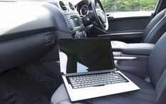 Cảnh báo an toàn cổng USB ô tô: Chủ xe cần chú ý