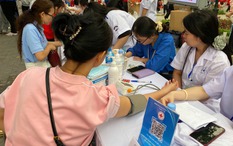 Người phụ nữ 'gầy như que củi' vẫn mắc bệnh gan nhiễm mỡ