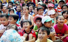 2 tháng nữa, hơn 14.000 trẻ em trên địa bàn Hà Nội có thể được nhận 1 khoản tiền, tăng gấp đôi so với mức cũ