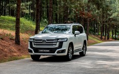 Toyota Land Cruiser 300 HEV ra mắt Việt Nam: Giá 4,71 tỷ đồng, mạnh 457 mã lực, 100km 'uống' 10 lít xăng