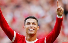 Đừng bỏ mặc Ronaldo trong bất kỳ cuộc chơi nào