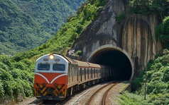 Rót 2000 tỷ đồng 'nắn thẳng' cung đường sắt đẹp nhất thế giới bằng hầm xuyên núi ở tỉnh hẹp nhất Việt Nam