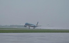 Hà Nội tiếp tục cảnh báo mưa dông, đã có 17 chuyến bay đến Nội Bài phải bay vòng chờ trên không