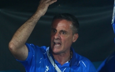 Trợ lý châu Âu của tuyển Việt Nam đòi tìm trọng tài “ăn thua đủ”, tranh cãi với quan chức SEA Games