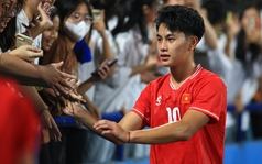 Nhìn tuyển Việt Nam quả cảm ở giải châu Á, HLV Brazil thốt lên: "Họ là những chiến binh của tương lai"