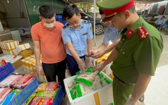 Hà Nội: Thu giữ hơn 800 kg nguyên liệu "xiên bẩn", đồ thả lẩu... không rõ nguồn gốc