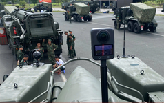 Những người tạo nên góc máy 'đi dưới gầm xe' tại Lễ diễu binh, diễu hành