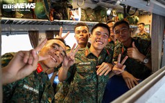 Các chiến sĩ xúc động tạm biệt Hà Nội sau hơn 100 ngày thực hiện nhiệm vụ A80