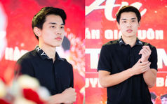 Đình Bắc gây sốt với visual sáng bừng: Trên sân là "vua phá lưới", về làng mở tiệc là hotboy vạn người mê