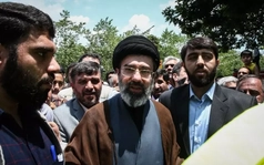 Con trai cố lãnh tụ tối cao Iran sống sót sau một vụ ám sát