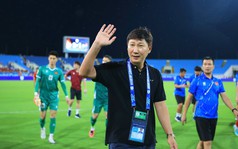 Thoát thẻ đỏ nhờ VAR, ngôi sao Việt kiều giúp HLV Kim Sang-sik tạo cột mốc lịch sử trước Malaysia