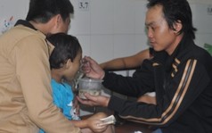 Cha ruột bé Ngân: Mẹ cháu từng doạ thuê giang hồ giết tôi...