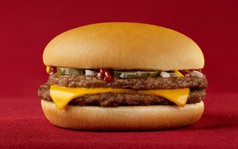 Giá bán McDonald's ở Việt Nam cao hơn Singapore?