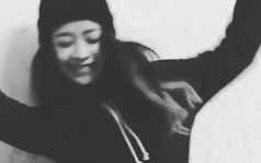 Clip quà Tết nhảy nhót khó hiểu gây tranh luận của Chi Pu