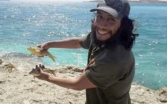 Kẻ chủ mưu khủng bố Paris thản nhiên xuống phố uống bia