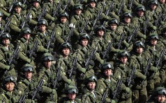 Duyệt binh 9/5: Nga ra mắt súng trường AK-74M mới