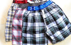 Thưởng Tết bằng... gạch, quần đùi