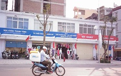 ‘Đồng phục’ biển hiệu ở Hà Nội: Không ổn!