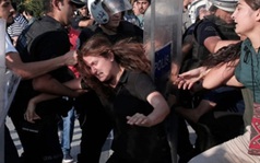 Cảnh sát Thổ Nhĩ Kỳ đụng độ dữ dội với đám đông người biểu tình