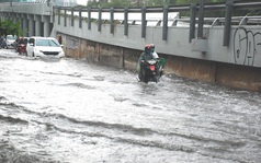 Chưa tìm ra nguyên nhân tắc cống khiến đường Nguyễn Hữu Cảnh ngập