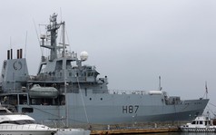 Ukraine "xui" tàu Anh đi qua eo biển Kerch để thử Nga, Moscow đáp lời: Quá điên dại!