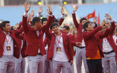 Giữa lễ mừng công, HLV Park Hang-seo hứa chinh phục AFF Cup