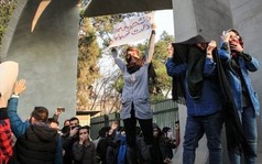 Mổ xẻ lý do đằng sau các cuộc biểu tình bạo động chết người ở Iran
