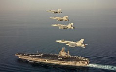 Mỹ chẳng thiếu máy bay ném bom ở xung quanh Iran, điều tàu sân bay tới vịnh Ba Tư để làm gì?