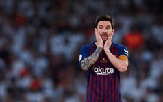 Có cầu thủ nào buồn thảm hơn Messi lúc này: Danh hiệu vớt vát niềm vui cuối mùa bỗng chốc tan biến