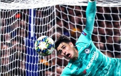 Biểu cảm khó đỡ trước khi có pha phản lưới nhà hài hước, anh chàng thủ môn điển trai nhận cơn mưa châm chọc từ cư dân mạng