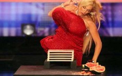 Những chuyện oái oăm về bầu ngực 