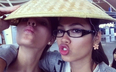 Hoàng My nghịch ngợm với thí sinh Miss World