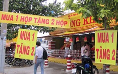 Bánh trung thu ồ ạt "mua 1 tặng 2"