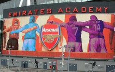 Chùm ảnh biểm họa Man Utd mua “hàng thải” Van Persie của Arsenal