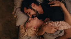 Làm "chuyện ấy" buổi sáng hay buổi tối tốt hơn? Câu trả lời bất ngờ từ chuyên gia