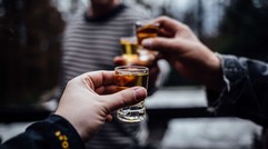 Sau khi uống rượu bia, nếu thấy dấu hiệu này, cẩn thận kẻo ung thư đã "gõ cửa"