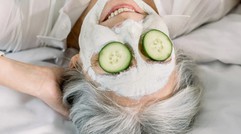 Cụ bà 75 tuổi tiêu sạch gần 12 tỷ tiền dưỡng già để đi làm đẹp ở 1 spa