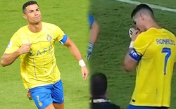 Ronaldo có hành động gây xúc động: Dùng miệng tháo dây giày cho đồng đội gặp chấn thương