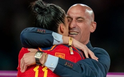 Bị ép hôn, tuyển thủ Tây Ban Nha lên án Chủ tịch liên đoàn bóng đá
